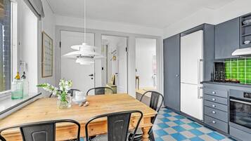 Køleskab, opvaskemaskine, kaffe-/temaskine