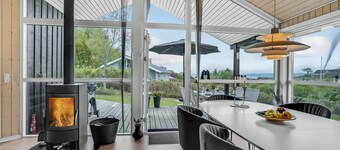 Cozy home in Løgstrup with kitchen