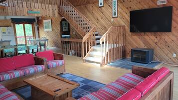 Smart-tv, videospil, bordfodbold, bordtennisbord