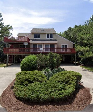 Exterior - Spacious 6 Bedroom, 3000 sq ft, w/ NEW HOT TUB, close to the beach! (Corolla)