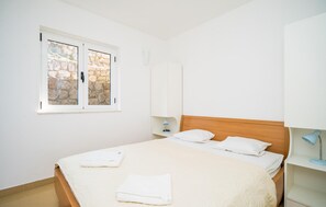 4 bedrooms, free WiFi, bed sheets