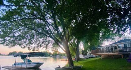 Cottages on Sand Lake - *Jaquzzi* - The Retreat