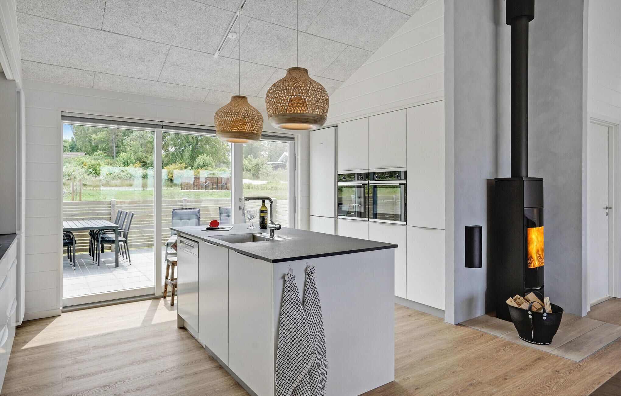 Kjøleskap, ovn, oppvaskmaskin og kaffetrakter/tekoker