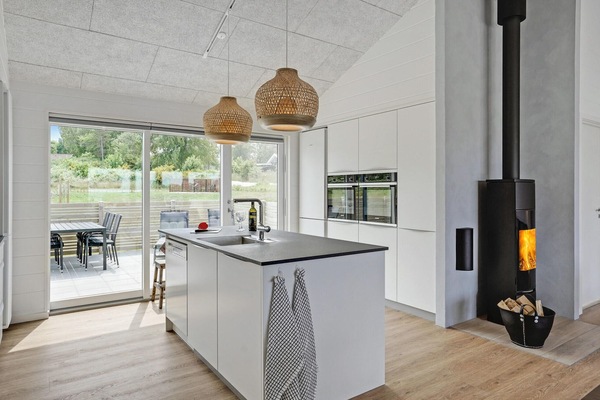 Fridge, oven, dishwasher, coffee/tea maker