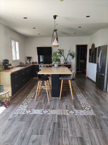 House with swimming pool in quiet countryside close to beaches