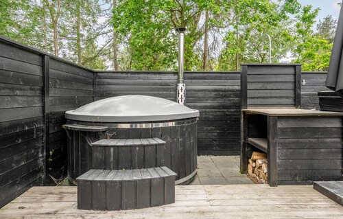 4 bedroom lovely home in Knebel