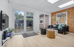 Smart-TV, Kamin, Tischfußball