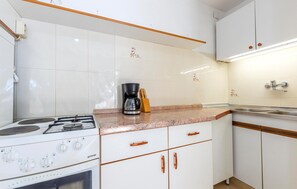 Frigorifero, forno, piano cottura, macchina per tè/caffè