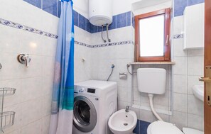 Apartment | Bathroom