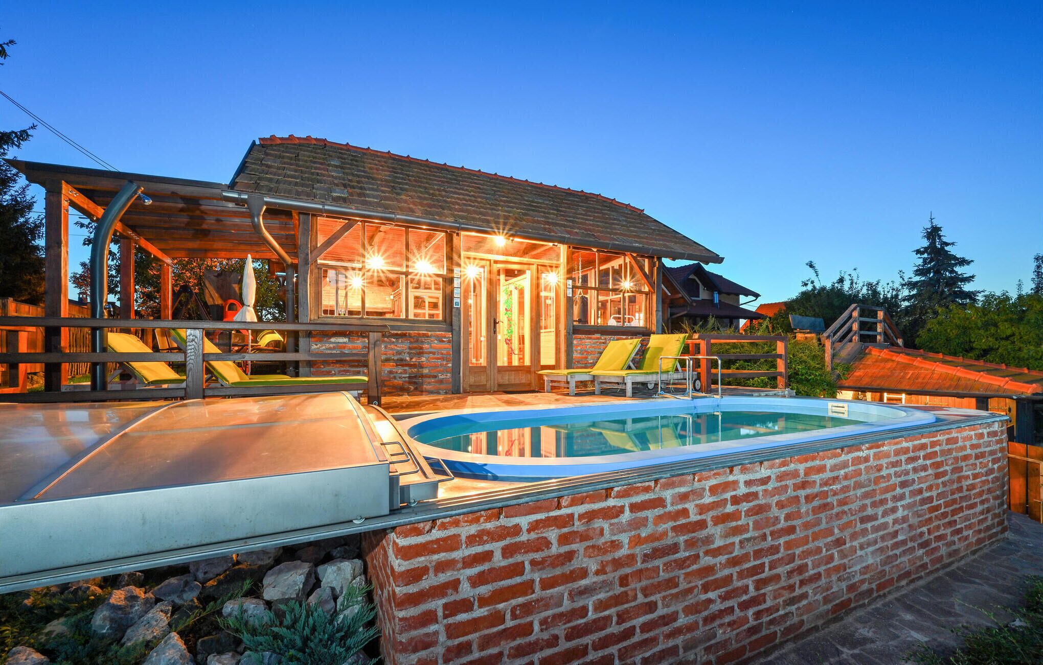 Hồ bơi ngoài trời 