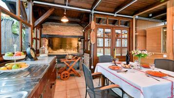 House | Private kitchen | Fridge, cookware/dishes/utensils