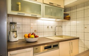 House | Private kitchen | Fridge, cookware/dishes/utensils