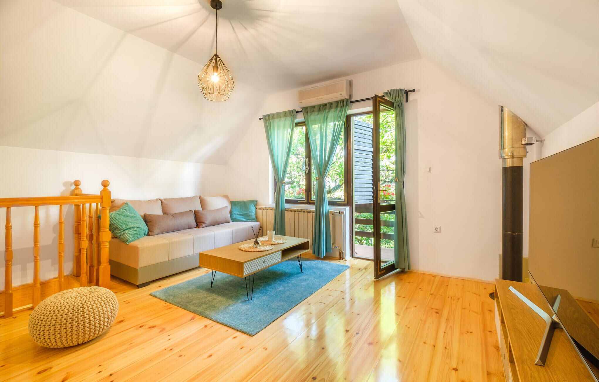 House | Living room | Smart TV, ping pong