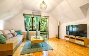 Ferienhaus | Wohnzimmer | Smart-TV, Tischtennisplatte