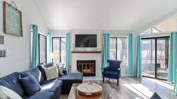 Smart TV, chimenea, tenis de mesa y videoteca