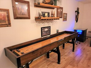 Game room - Downtown Fun! A/C shufflebrd Pacman, Steps Fm SkiBus, Walk To Rodeo, Yampa River (Steamboat Springs)