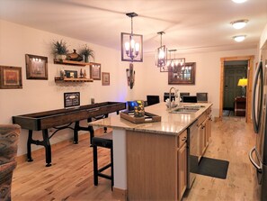 Interior - Downtown Fun! A/C shufflebrd Pacman, Steps Fm SkiBus, Walk To Rodeo, Yampa River (Steamboat Springs)