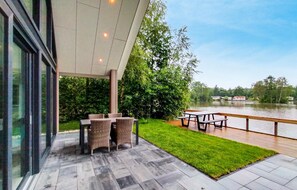 Outdoor dining - Cozy home in Oosterwolde with WiFi (Oosterwolde)