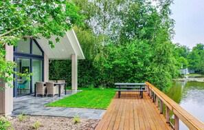 Outdoor dining - Cozy home in Oosterwolde with WiFi (Oosterwolde)