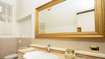 Doccia, asciugacapelli, bidet, asciugamani