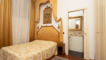 1 slaapkamer, een strijkplank/strijkijzer, wifi, beddengoed