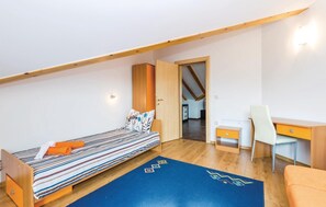 Apartment | 2 bedrooms, free WiFi, bed sheets
