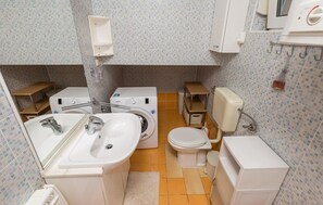 Bathroom - Beautiful Apartment in Opatija With Wifi and 2 Bedrooms (Opatija)