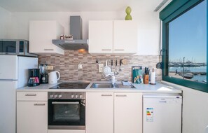 Apartment | Private kitchen | Fridge, cookware/dishes/utensils