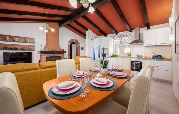 House | Living room | TV