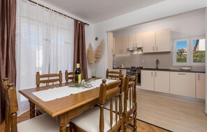 Apartment | Living room | TV - Nice Home in Pag With Wifi and 2 Bedrooms (Pag)