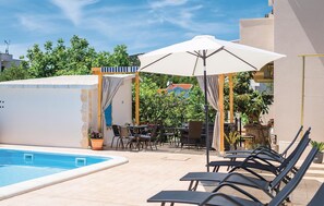 Sundeck - Nice Home in Tribunj With Wifi, 9 Bedrooms and Outdoor Swimming Pool (Tribunj)