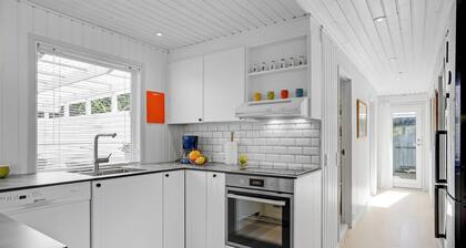 Amazing home in Grenaa with WiFi