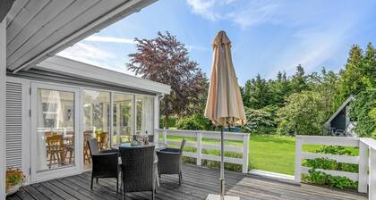 Amazing home in Grenaa with WiFi