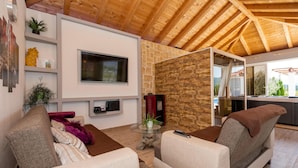 Exterior - Stunning Home in Prolozac With 4 Bedrooms, Wifi and Sauna (Proložac)