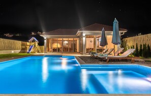 حمّام سباحة خارجي