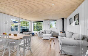 TV, fireplace - Beautiful home in Vinderup with kitchen (Vinderup)