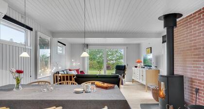 Stunning home in Assens with kitchen