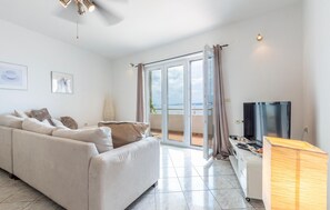 House | Living room - Awesome Home in Jesenice With Wifi and 3 Bedrooms (Dugi Rat)