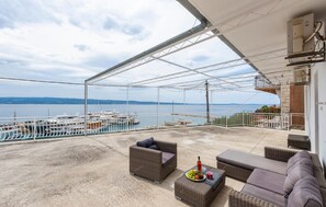 Balcony - Awesome Home in Jesenice With Wifi and 3 Bedrooms (Dugi Rat)