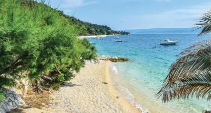 Awesome Home in Jesenice With Wifi and 3 Bedrooms