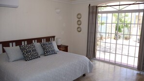 6 bedrooms, desk, iron/ironing board, travel crib