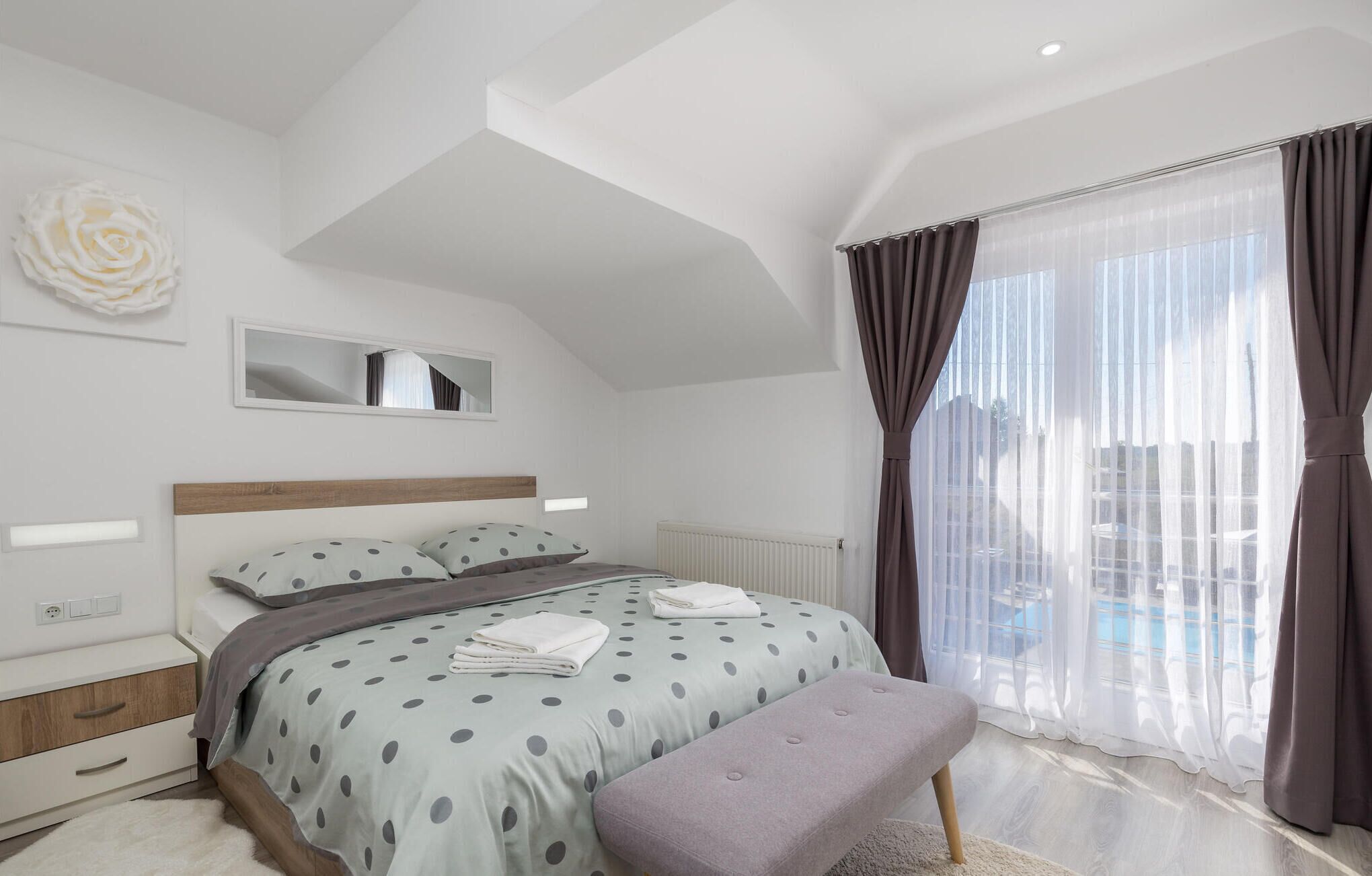 House | 7 bedrooms, free WiFi, bed sheets