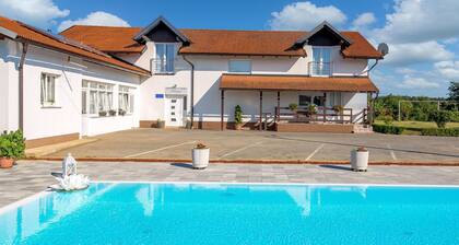 Beautiful Home in Slunj With 6 Bedrooms, Wifi and Outdoor Swimming Pool