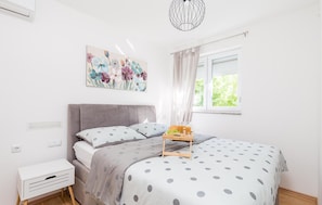 House | 7 bedrooms, free WiFi, bed sheets