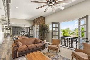 Interior - "The Juniper Roost"-Gathering Tree's 6 Boutique Suites w/banquet hall, hot tub. (Flagstaff)