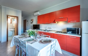 Fridge, microwave, stovetop, cookware/dishes/utensils