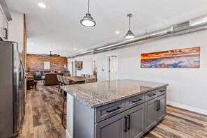 Interior - Gathering Tree's 6 Boutique Queen Suites Downtown Retreat (Flagstaff)