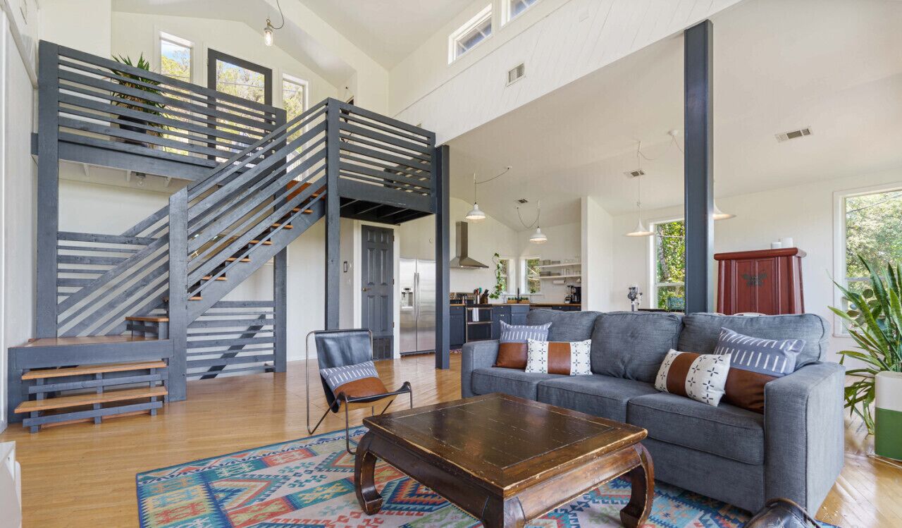 Smart TV, Netflix, books, streaming services