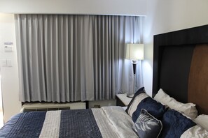 Habitación individual clásica | Ropa de cama de alta calidad y escritorio