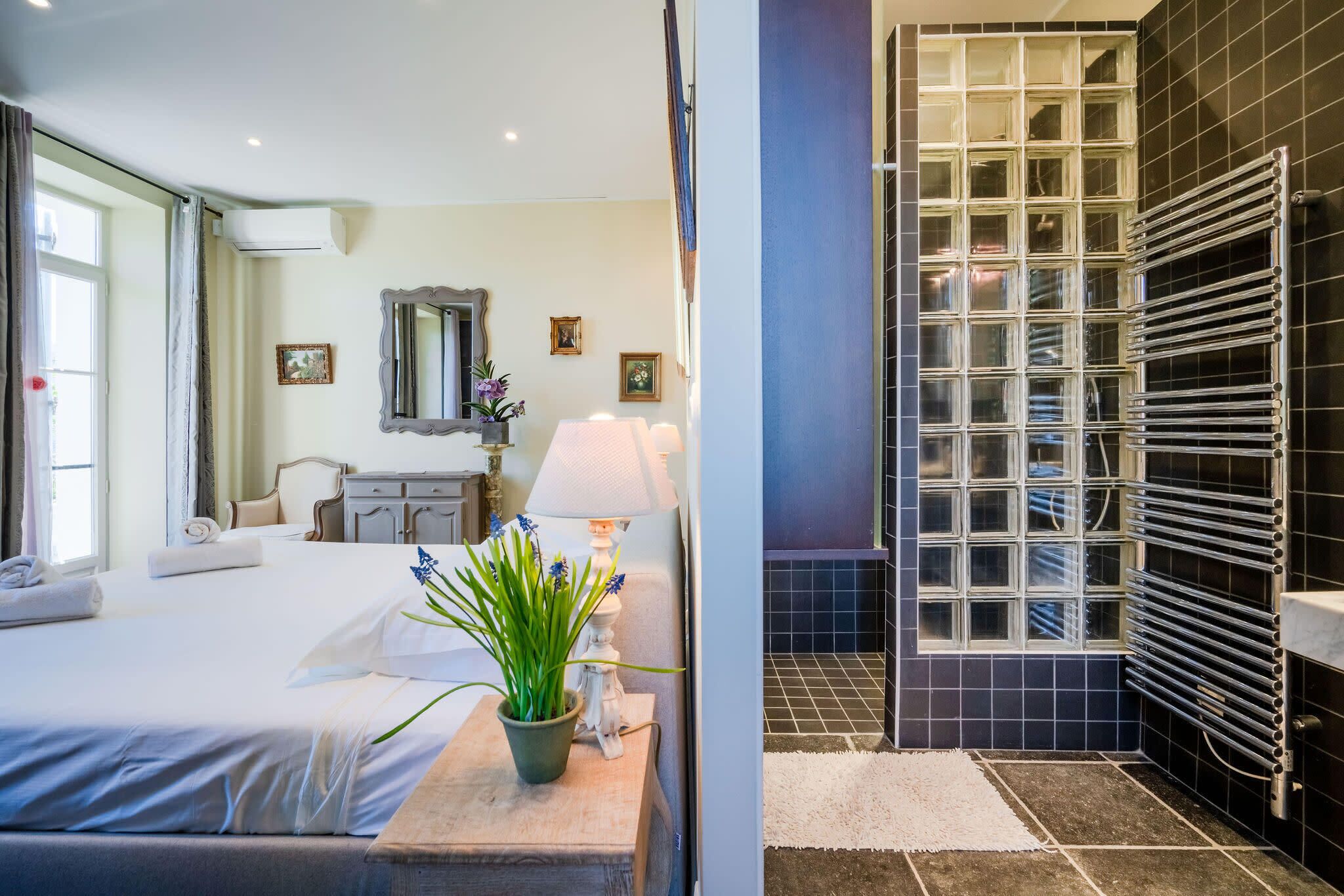 5 Schlafzimmer, Schreibtisch, Bügeleisen/Bügelbrett, WLAN